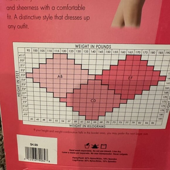 Hanes Silky Sheer Non-Control Top Sandalfoot Pantyhose Size CD Beige Vintage - Picture 7 of 8